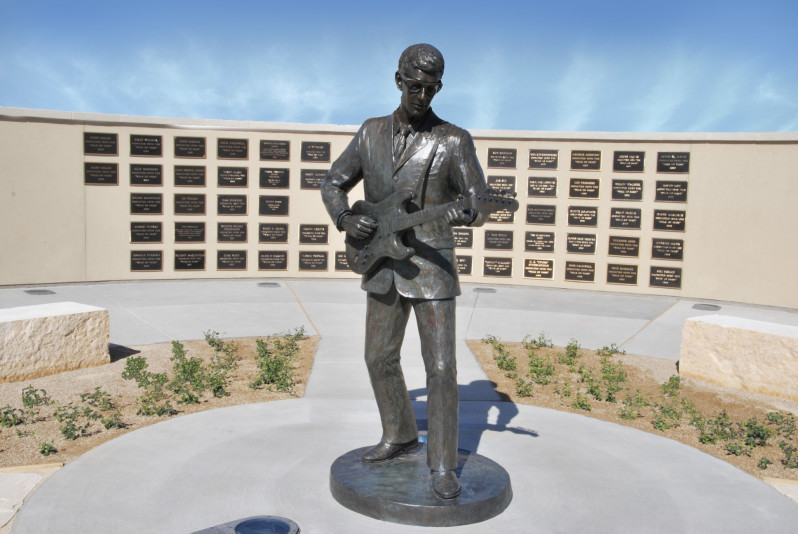 Buddy-Holly-Statue-Feature-Image-e1460529599305